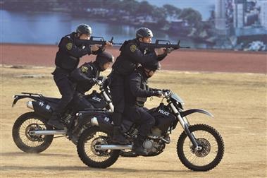 警察摩托飞驰畅玩_游戏下载app_警摩之旅最新版