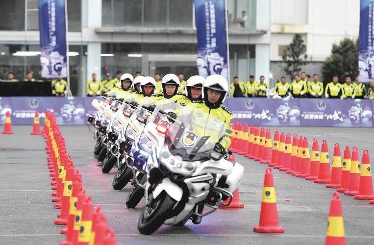 警察摩托飞驰畅玩_游戏下载app_警摩之旅最新版