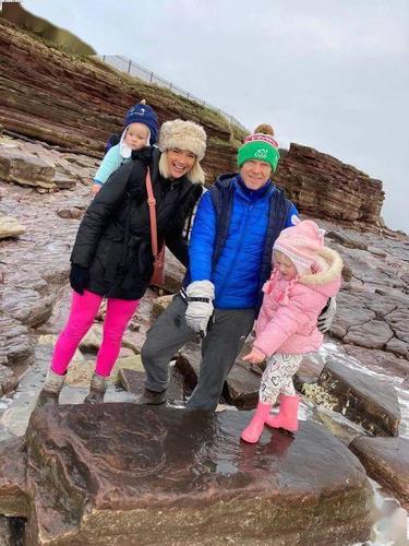 恐龙妈妈丢石头游戏下载_恐龙妈妈丢石头官网下载_安卓苹果app