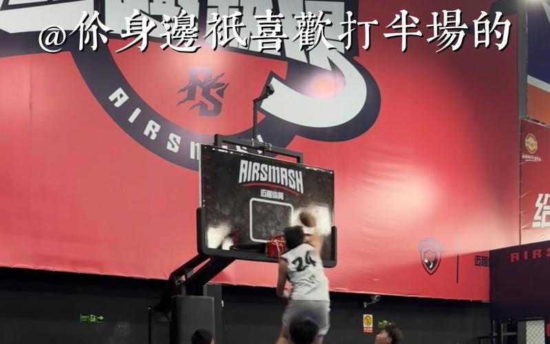 蹦床篮球最全游戏攻略解说_蹦床篮球最新游戏技巧通关