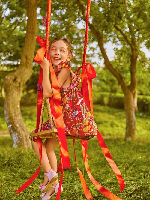 荡秋千的女孩最全游戏攻略解说_荡秋千的女孩最新游戏技巧通关
