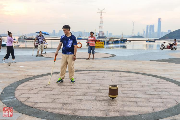 甩陀螺最全游戏攻略解说_甩陀螺最新游戏技巧通关