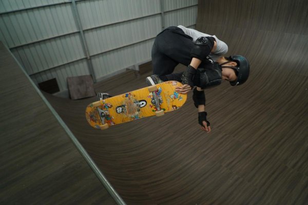 滑板少年下载最全游戏攻略解说_滑板少年下载最新游戏技巧通关