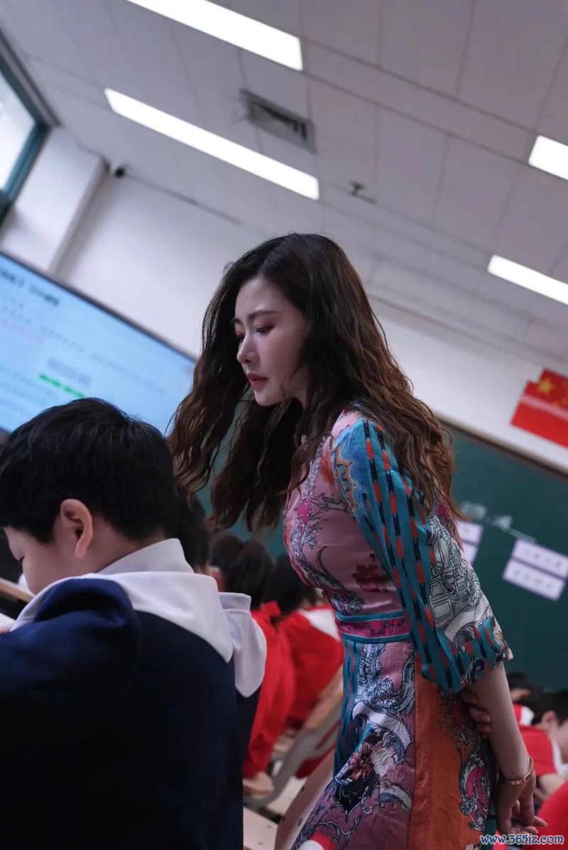 年轻的女教师2最全游戏攻略解说_年轻的女教师2最新游戏技巧通关